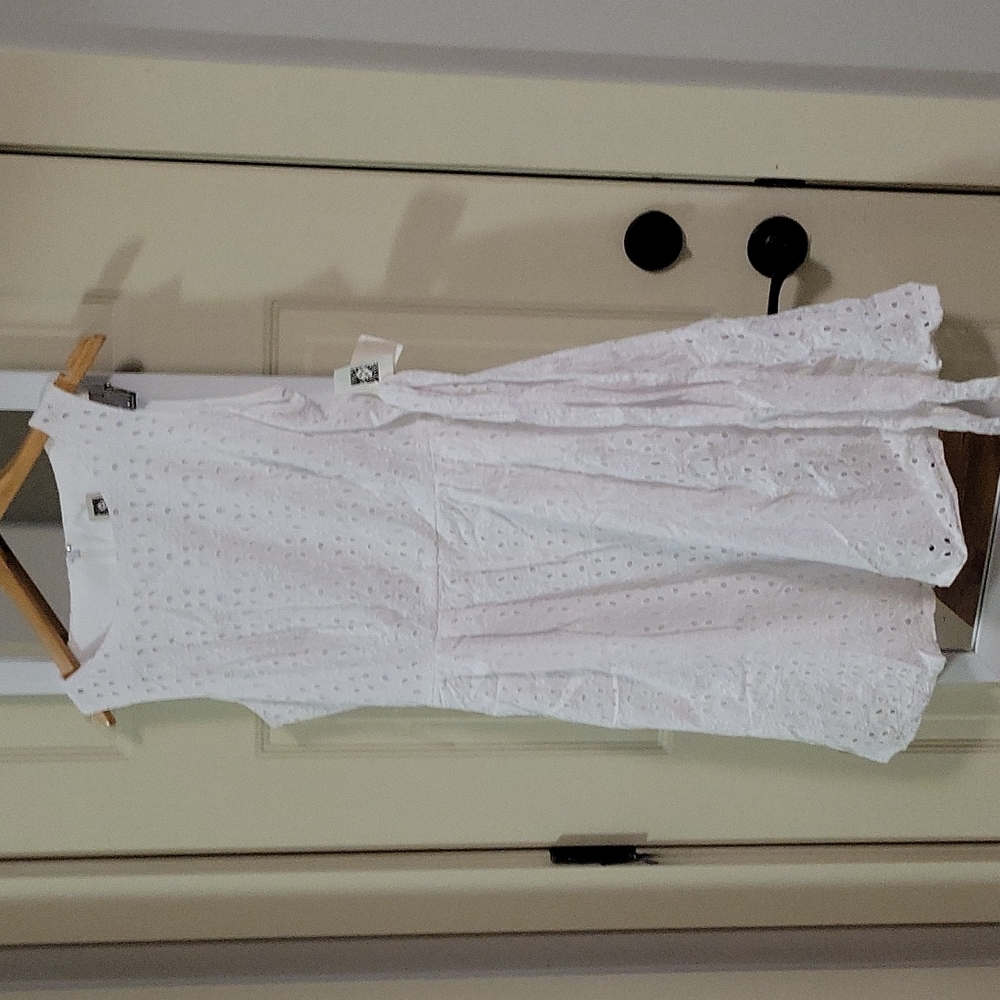 Lovely white anne klein dress 🥰
